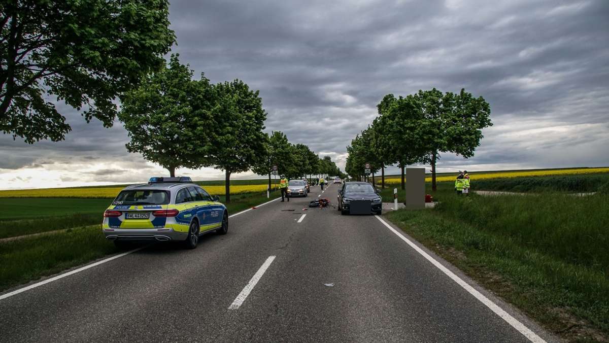 Bei Deckenpfronn im Kreis Böblingen: Motorradfahrer stirbt nach Zusammenstoß mit Auto