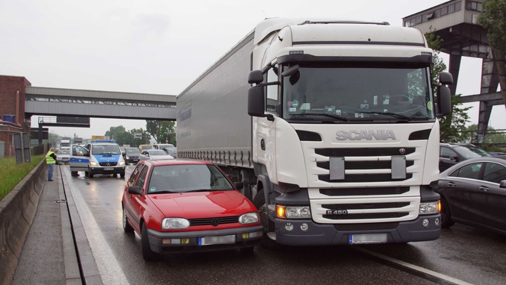 Unfall  in Stuttgart-Ost: Stauchaos im Berufsverkehr nach Crash auf B10