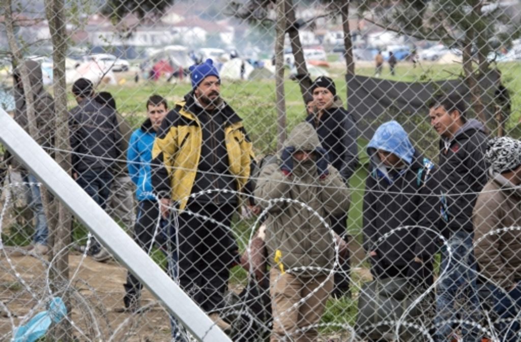 Seitdem Mazedonien die Grenze geschlossen hat, sitzen die Migranten fest.