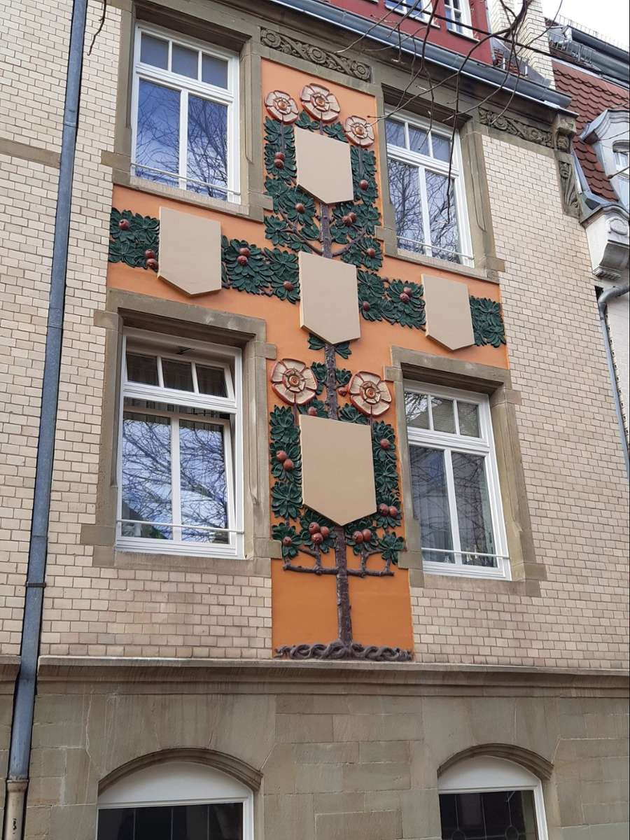 Florales Kreuz im Bohnenviertel.