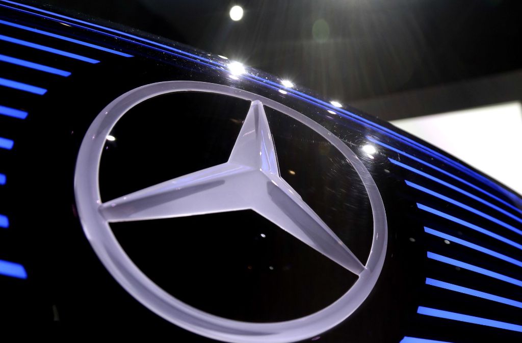 Die Personenwagensparte von Mercedes soll ein eigenes Unternehmen bilden. Foto: AP