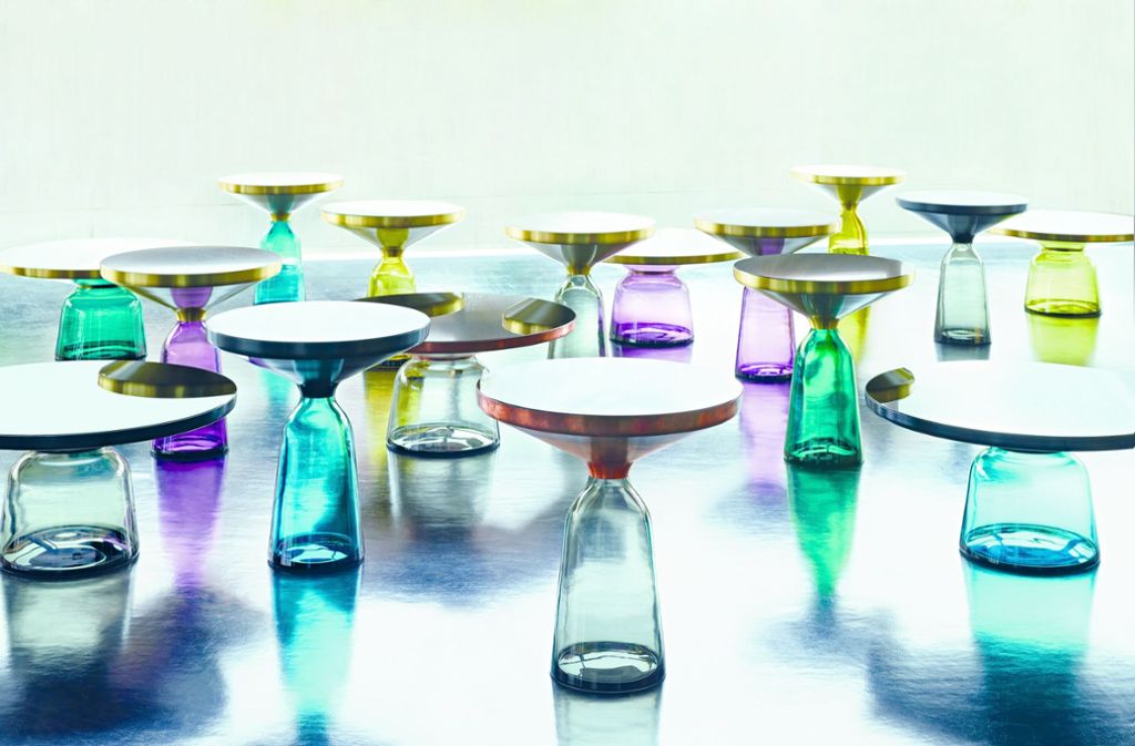 Originelle Materialumkehrung: Marmorplatte auf Glasfuß. Mit dem „Bell Table“ als Beistelltisch wurde der Designer Sebastian Herkner (38) bekannt.