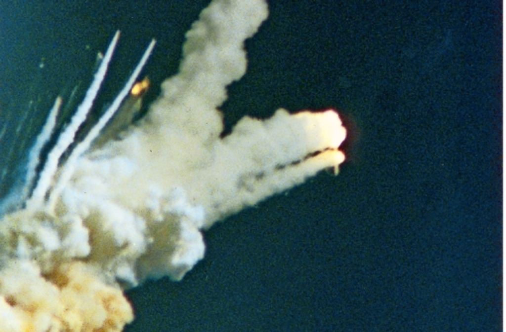 Das Bild, das sich bei vielen einprägte: am 28. Januar 1986 bricht der Shuttle Challenger auseinander; die beiden Feststoffraketen fliegen unkontrolliert davon. Foto: dpa, Nasa