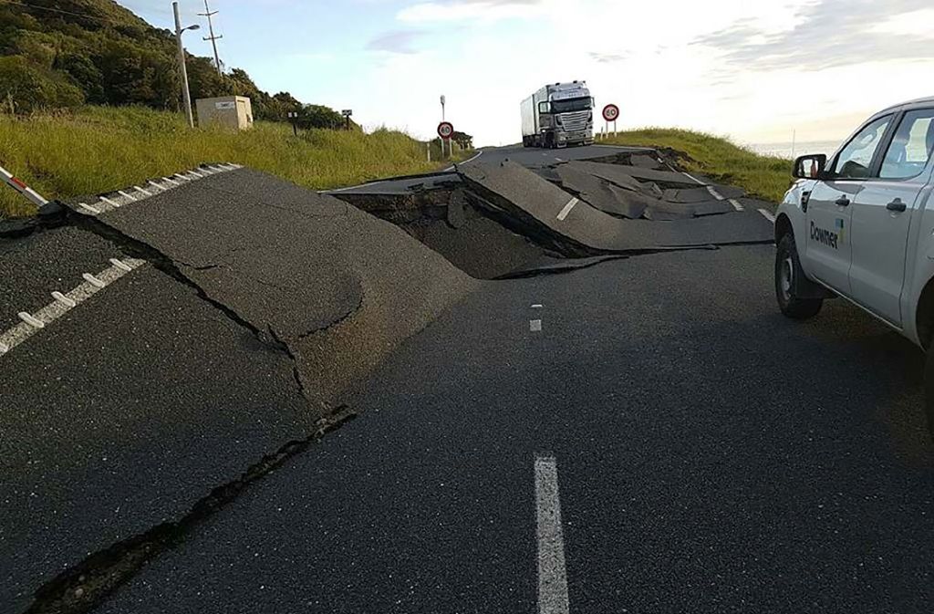 Das Beben mit einer Stärke von etwa 7,5 bis 7,9 auf der Richterskala hat ganze Straßenzüge zerstört, zum Beispiel den State Highway One an der Ostküste der Südinsel (Foto).