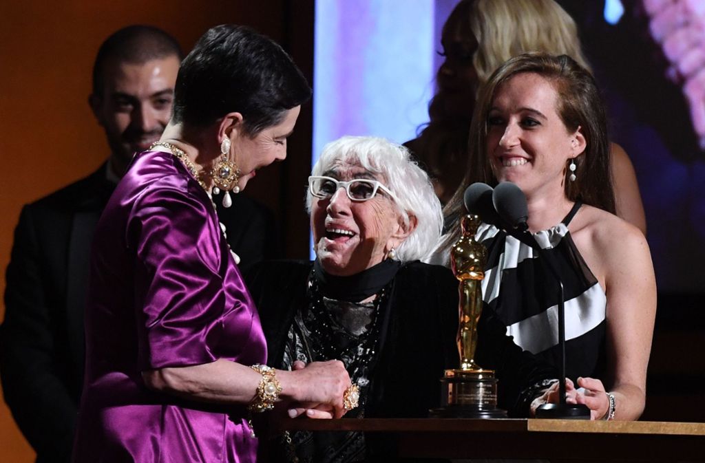 Die italienische Regisseurin Lina Wertmüller bekam ihren Oscar von der Schauspielerin Isabella Rossellini überreicht, die laut „Hollywood Reporter“ auch ihre Dankesrede übersetzte: „Sie würde den Preis gerne Anna nennen.“