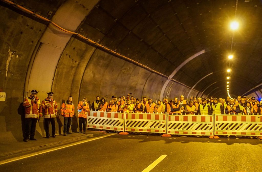 Der Verkehrsminister des Landes, Winfried Hermann, hat bei der Sicherheitsübung im Engelbergtunnel die Bedeutung des Projektes für das Land hervorgehoben: