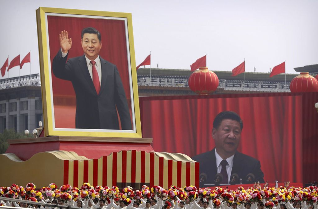Ein riesiges Porträt von Chinas Präsidenten Xi Jinping.