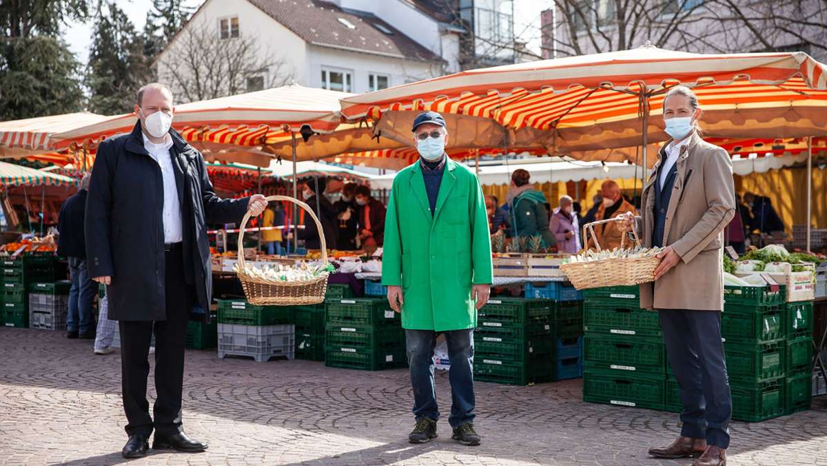 Aktion in Sindelfingen: Süße Ostergrüße auf den Wochenmärkten