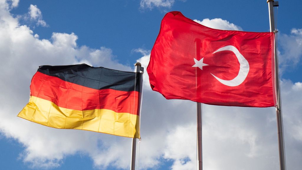 Türkischer Vize-Ministerpräsident: Deutschland begeht „Verbrechen gegen Menschlichkeit“
