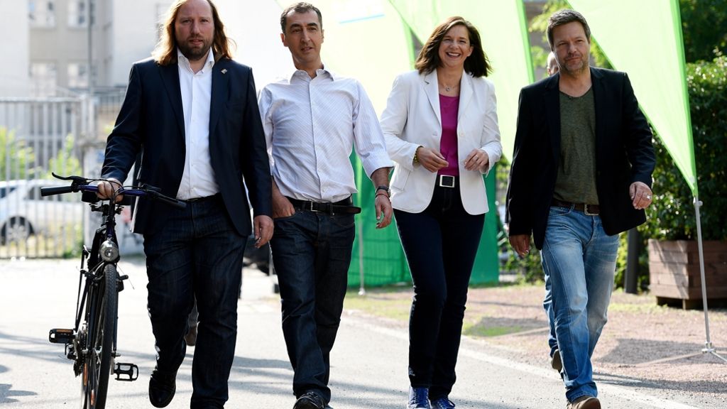  Die Urwahl der grünen Spitzenkandidaten für die Bundestagswahl ist eingeleitet. Beim ersten amtlichen Schlagabtausch lieferte das Bewerber-Quartett starke Reden ab. 