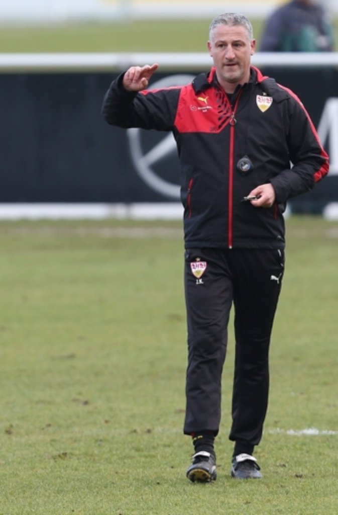 Trainer Jürgen Kramny will seine Mannschaft fit machen für Samstag.