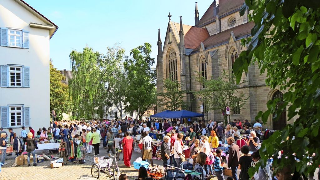 Trödelmarkt in Stuttgart-Möhringen: Kaiserwetter lockt viele Leute zum Trödelmarkt