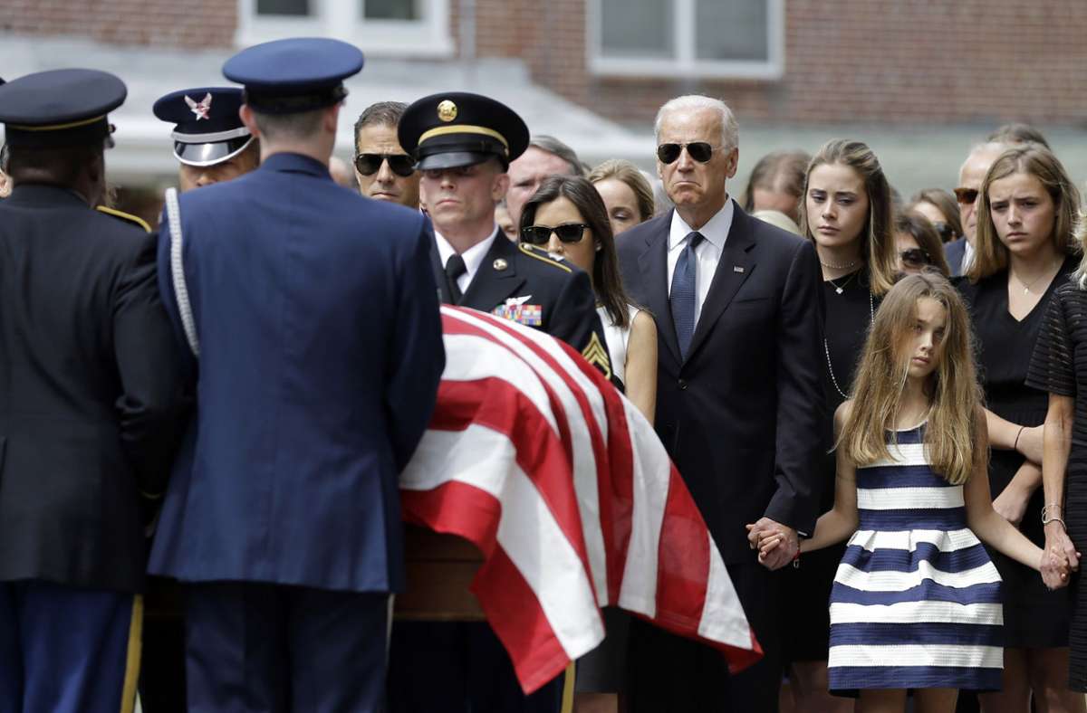 Die Familie ist am Boden zerstört: Beau hinterlässt seine Frau Hallie und zwei Kinder. Bei seiner Beerdigung spricht US-Präsident Barack Obama.