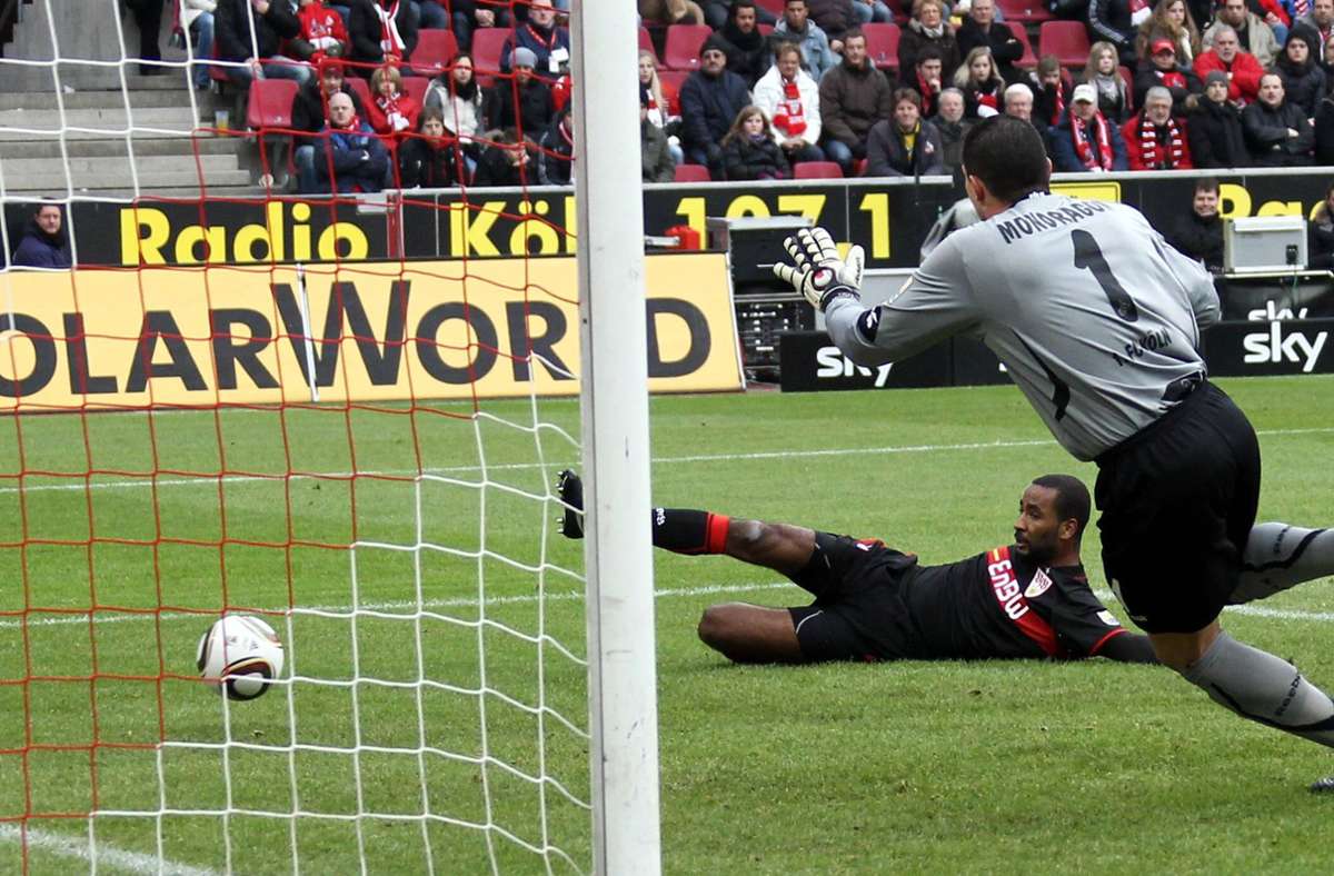 Das 1:0 gegen Kölns Keeper Farid Mondragon fällt in der 13. Minute.