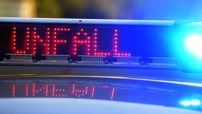Autounfall in Filderstadt: Betrunken gegen Hauswand geprallt