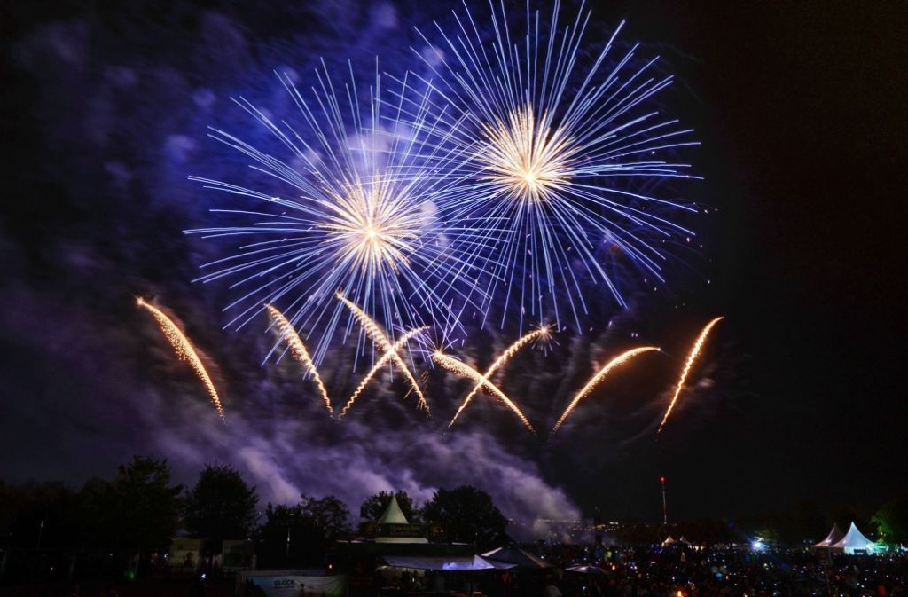 Bei den „Flammenden Sternen“ in Ostfildern durften sich in der Nacht auf Samstag die Hollywood-Pyrotechniker aus Tschechien austoben.