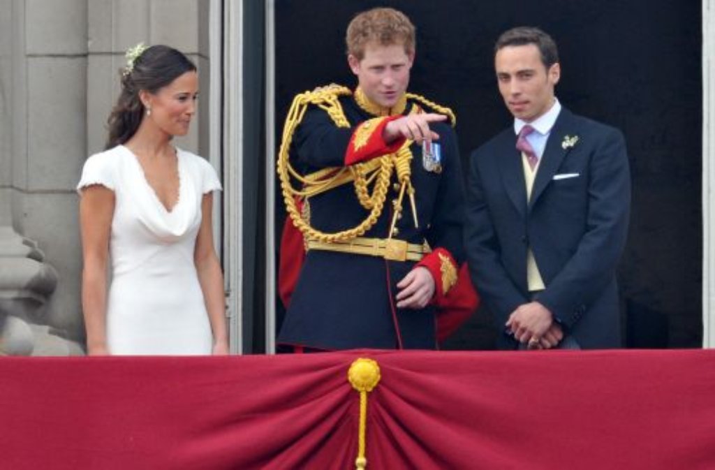 Auf dem Balkon des Buckingham Palace plauderte Pippa nicht nur ganz entspannt mit der Nummer drei der britischen Thronfolge, ...