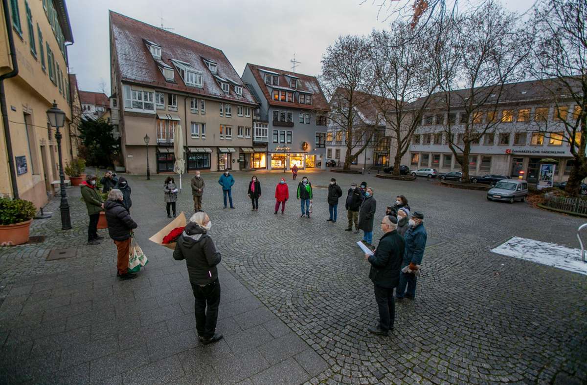 Zum Jahrestag der Befreiung des Vernichtungslagers Auschwitz-Birkenau am 27. Januar wurde der Opfer des Holcocaust in einem Gedenkimpuls am Hafenmarkt gedacht.