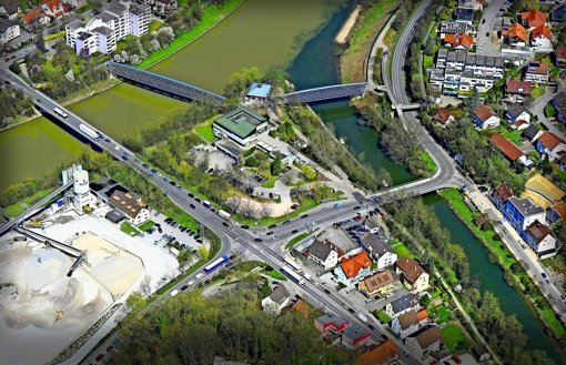 Linderung für den Verkehrsinfarkt auf der Remstalstraße soll eine neue Westrandbrücke bringen. Foto: Werner Kuhnle