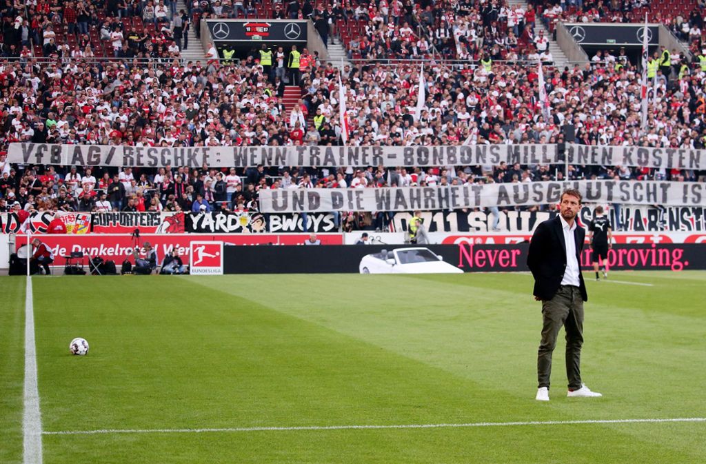 Es war das erste Spiel als VfB-Trainer für Markus Weinzierl. Kritik gab es via Spruchband von den Fans für Michael Reschke.