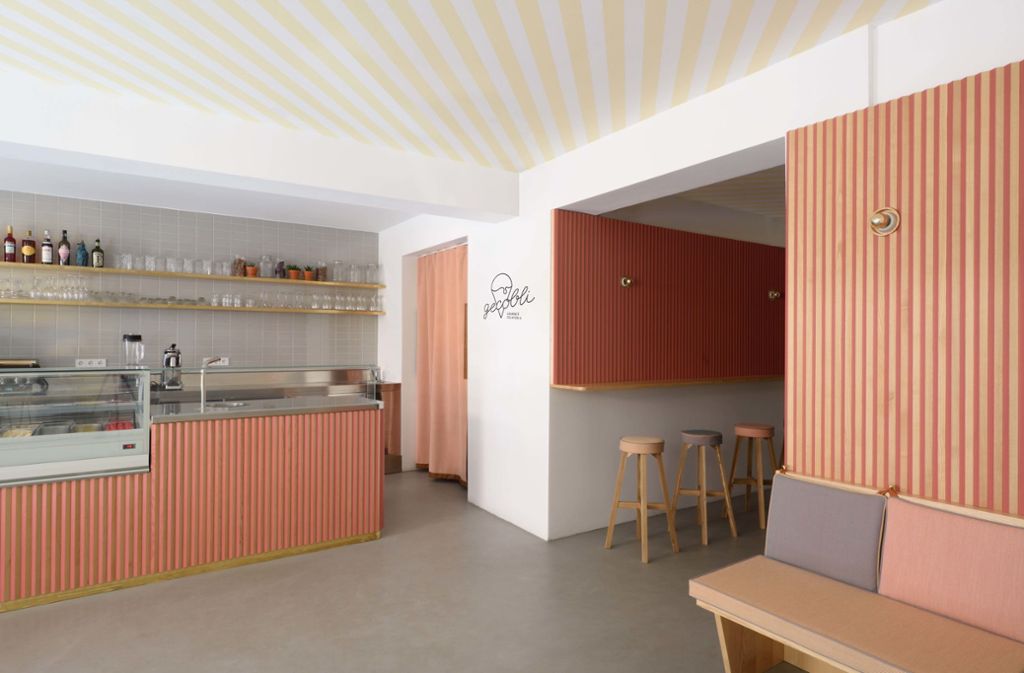 Mit Gastronomie kennen die Architekten sich aus, sie haben Clubs, Bars, ein Café im 50er-Jahre-Stil und die Eisdiele „Gecobli“ in der Schellingstraße in München realisiert . . .