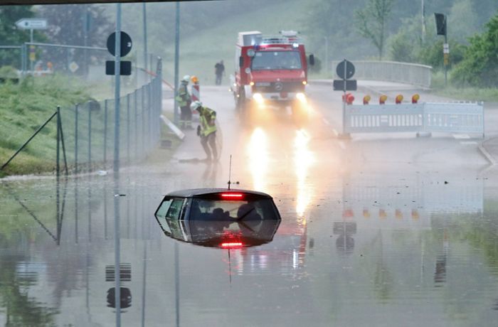 Heftiger Starkregen in Murrhardt: Frau rettet sich schwimmend aus dem eigenen Auto