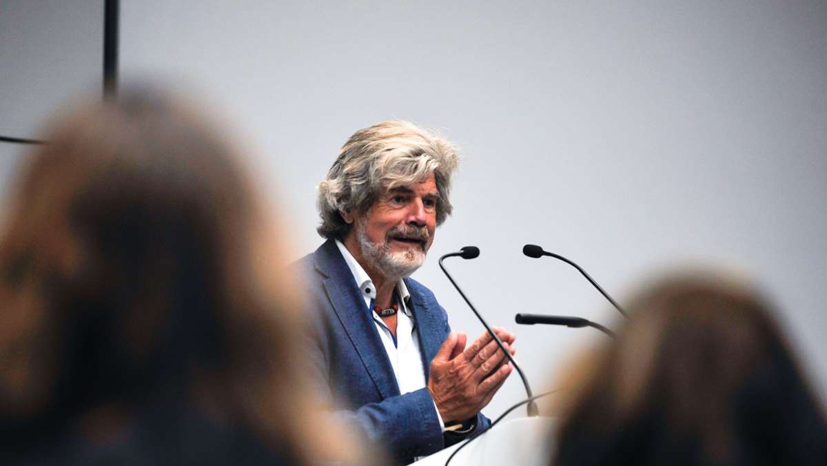 Lange Nacht der Konsulate: Bergsteigerlegende Reinhold Messner zu Besuch in Stuttgart