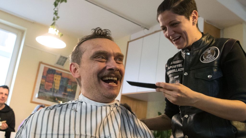 Barber Angels Brotherhood in Stuttgart: Friseure schneiden Obdachlosen gratis die Haare