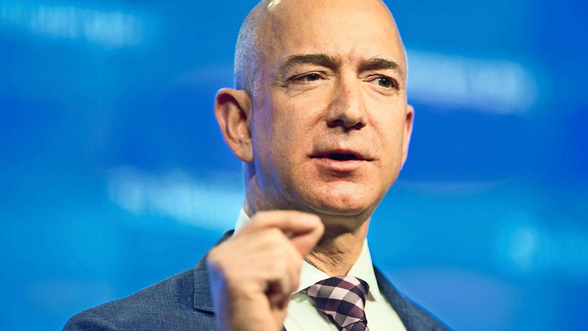  Der Internet-Gigant Amazon stellt die Weichen für einen Chefwechsel. In der zweiten Jahreshälfte will Jeff Bezos, der den Konzern vor über einem Vierteljahrhundert gründete, das Zepter weiterreichen. 