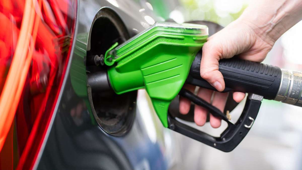 Polizeibericht aus Leonberg: Benzin ausgelaufen an Tankstelle