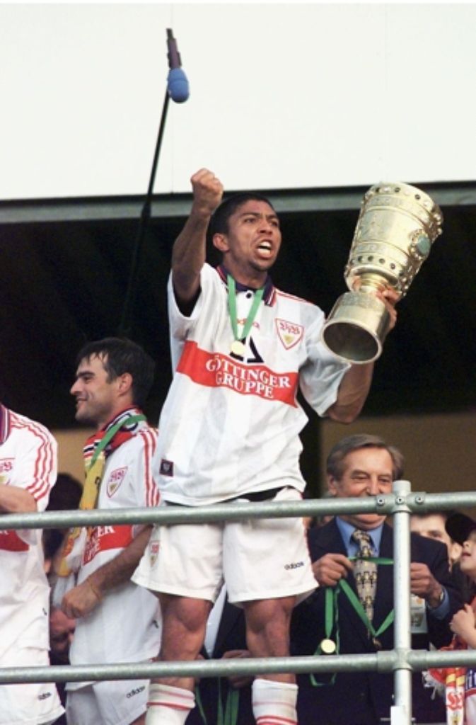 VfB-Stürmer Giovane Elber schoss 1997 beide Tore gegen Cottbus.