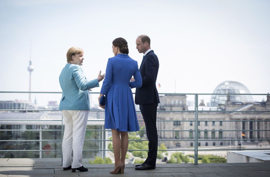 Merkel trug – ebenso wie Kate und William – blau.