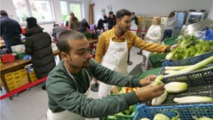 Kulturelle Unterschiede: Indische Freiwillige helfen in der Tafel Bietigheim-Bissingen