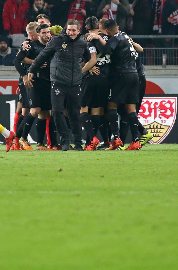 Endlich einen Großen besiegt – und dann auch noch den Ex-Club: Im November schlägt der VfB Borussia Dortmund mit 2:1