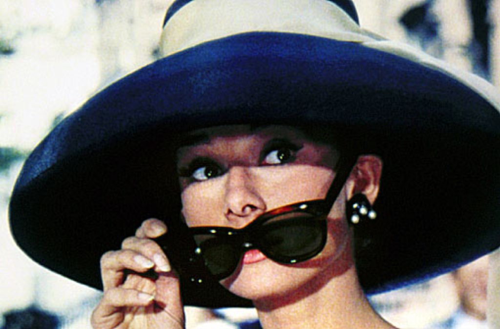 Ihre Anziehungskraft als Filmstar, Mode-Ikone und Wohltäterin ist auch 20 Jahre nach Audrey Hepburns Tod ungebrochen. Klicken Sie sich durch die Bilder aus dem Leben der unvergesslichen Schauspielerin ...