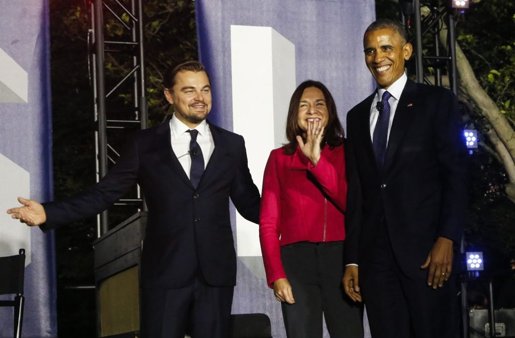 US-Präsident Barack Obama (rechts), Leonardo DiCaprio (links) und die Wissenschaftlerin Dr. Katharine Hayhoe haben sich zu einer Diskussionsrunde auf dem Gelände des Weißen Hauses getroffen.