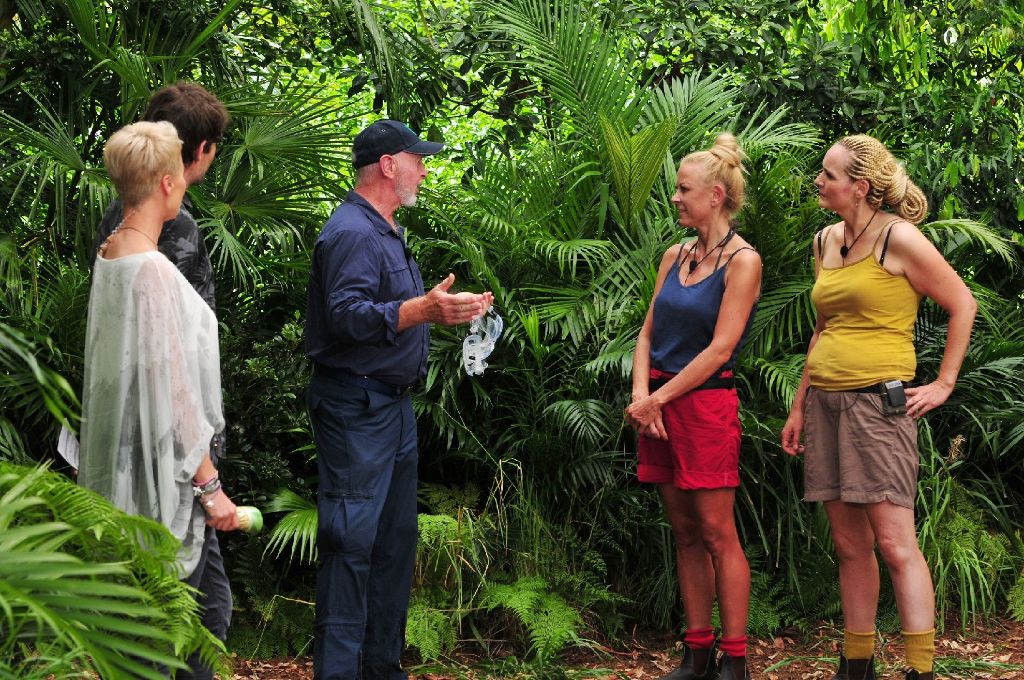 Tag vier im Dschungel und die nächste Prüfung steht an. Dieses Mal treten Jenny Elvers und Helena Fürst gegeneinander an.