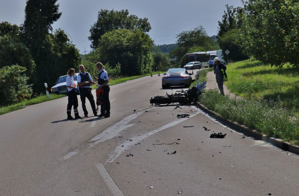 Zu einem schwere Unfall zwischen einem Porsche und einem Motorrad ist es am Mittwochnachmittag in Winterbach gekommen.