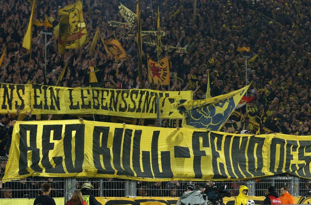 Auch im Stadion wurde RB Leipzig mit geschmacklosen Bannern beleidigt.