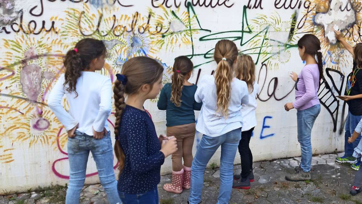  Die Esslinger Kinder-Biennale bietet pfiffigen Jungs und Mädchen viele Möglichkeiten, selbst kreativ zu werden. Doch in Coronazeiten müssen die Organisatoren mit vielen Einschränkungen leben. Margit Bäurle und ihre Mitstreiter versuchen, das Beste aus der Situation zu machen. 
