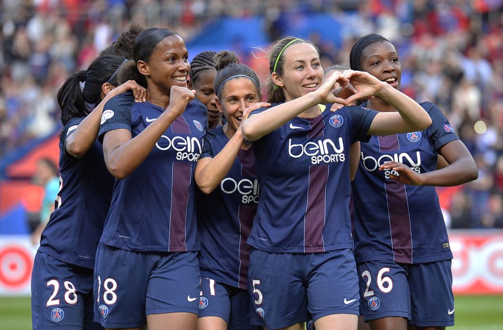 Mit großen finanziellen Aufwand versucht Paris St. Germain die Dominanz von Lyon zu durchbrechen – bislang erfolglos. Auch in dieser Saison blieb den Hauptstädterinnen in der Liga nur Platz zwei. Auch im Champions-League-Finale 2017 musste sich Paris dem Erzrivalen geschlagen geben – denkbar knapp mit 6:7 im Elfmeterschießen.