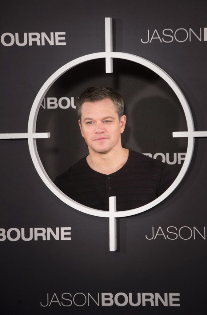 Im Visier: „Jason Bourne“ alias Matt Damon auf der Suche nach seiner Vergangenheit. Matt Damon spielte in den ersten drei Filmen der Reihe die Hauptrolle, im vierten Teil „Das Bourne Vermächtnis“ übernahm Jeremy Renner die Hauptrolle. Für den fünften Teil war Matt Damon jedoch wieder mit von der Partie.