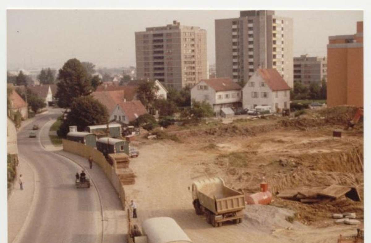 Maichingens erste Hochhäuser – und davor die Baugrube zum Bürgerhaus.