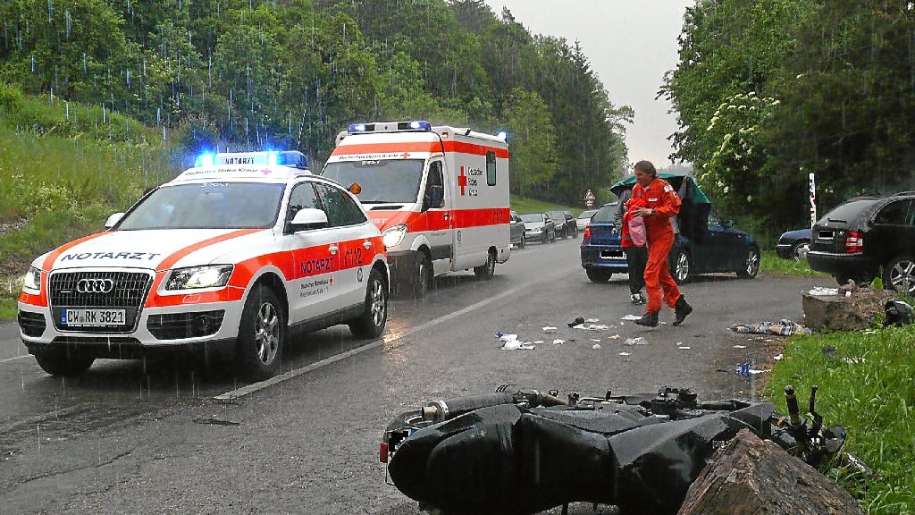 Kreis Calw: Motorradfahrer aus Stuttgart stirbt bei Sturz in Unterführung