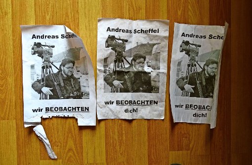 Mutmaßliche Neonazis haben die Nachbarschaft von Andreas Scheffel mit solchen Plakaten verunziert. Foto: Scheffel