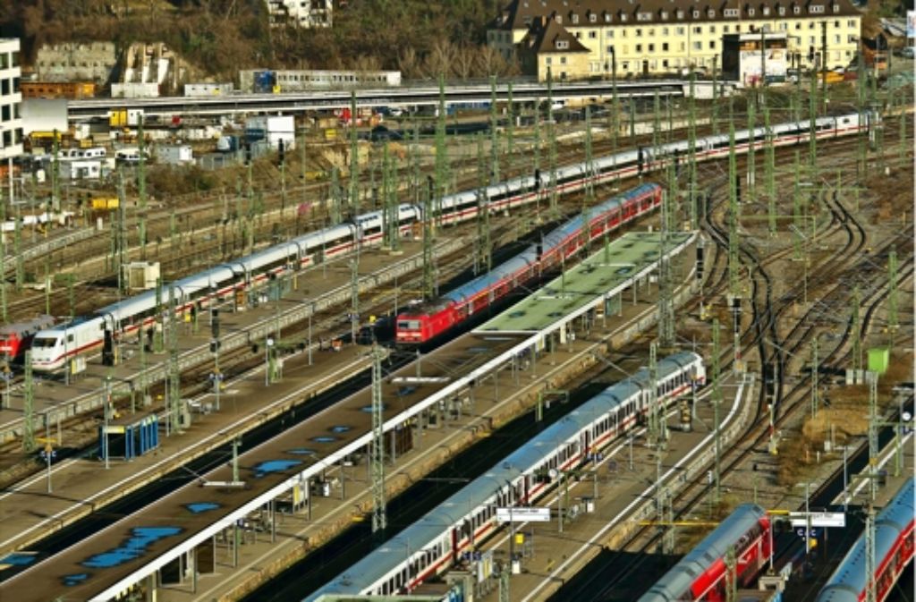 Ein Zusammenschluss von Privatbahnen will acht der 16 Gleise im Kopfbahnhof erhalten. Potenzial für den Betrieb sei vorhanden, versichert die Stuttgarter Netz AG. Foto: Lg/Kovalenko