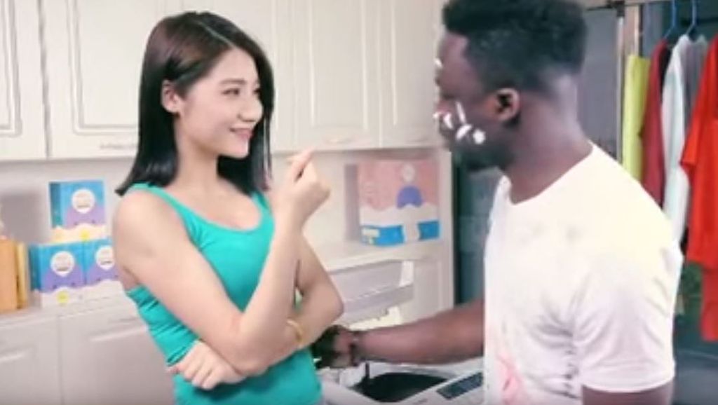 Waschmittel-Werbespot aus China: Nutzer werfen Qiaobi Rassismus vor