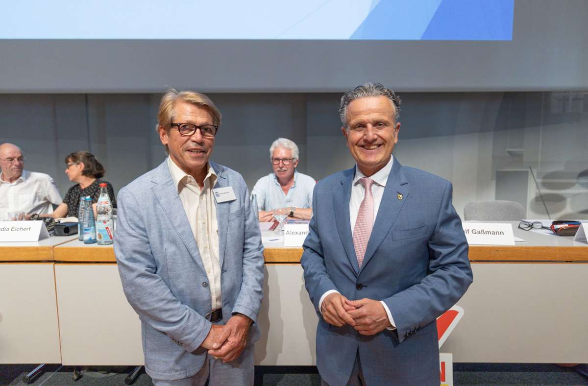 Mietervereinschef Rolf Gaßmann (links) hat OB Frank Nopper auf die Probleme mit überhöhten Mieten hingewiesen. Foto: Lichtgut/Leif Piechowski