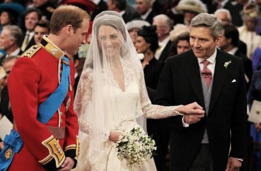 Am Altar: Michael Middleton gibt seiner Tochter Kate und Prinz William den Segen für ihre Ehe.