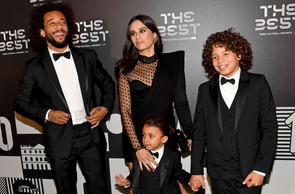 Und auch Marcelo nahm seinen Fanclub mit zur Verleihung: Der brasilianische Nationalspieler und Verteidiger von Real-Madrid mit seiner Frau Clarisse und den Söhnen Liam und Enzo.